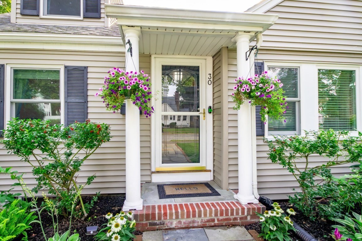 30 Colonial Avenue Property Photo 3