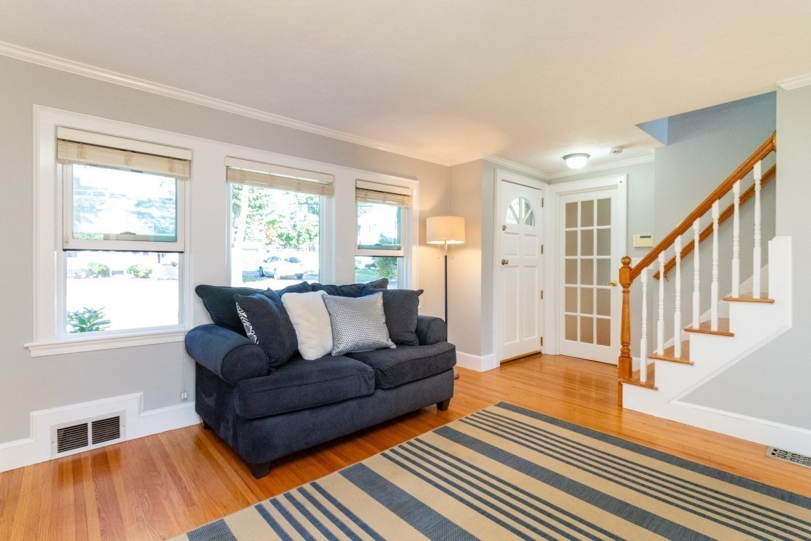 30 Colonial Avenue Property Photo 4