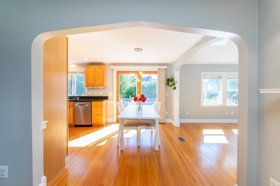 30 Colonial Avenue Property Photo 6