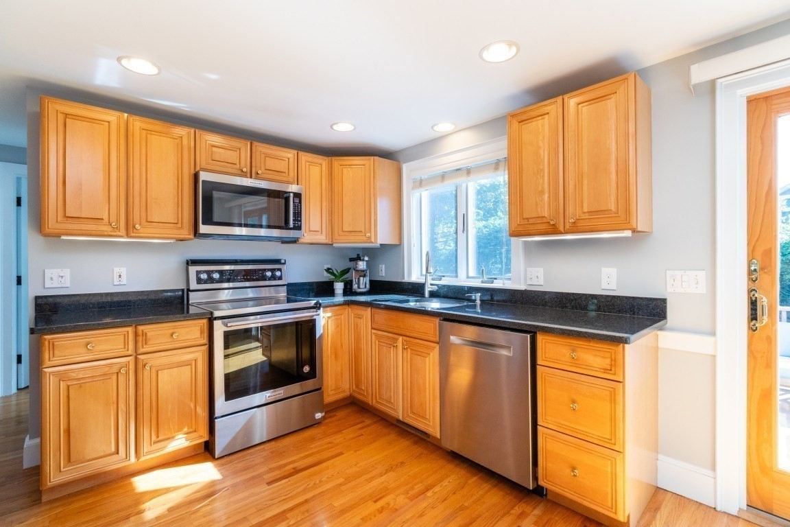 30 Colonial Avenue Property Photo 7