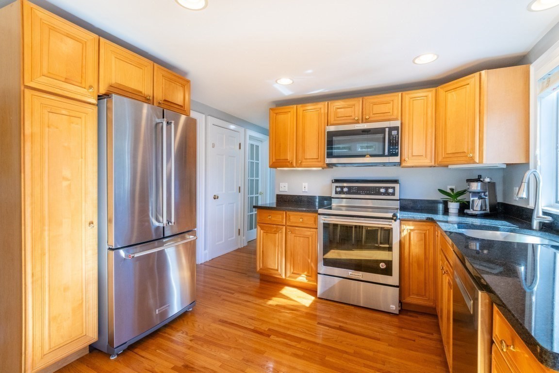 30 Colonial Avenue Property Photo 8