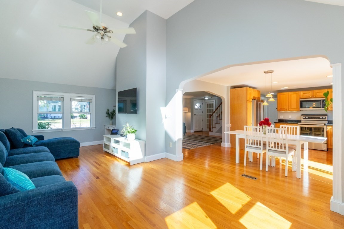 30 Colonial Avenue Property Photo 12