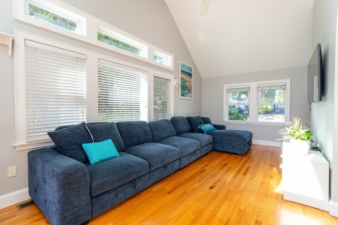 30 Colonial Avenue Property Photo 14