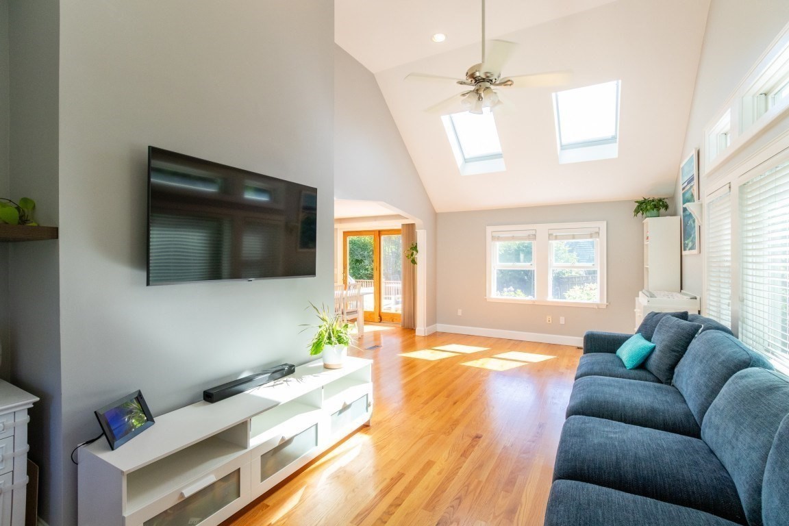 30 Colonial Avenue Property Photo 15