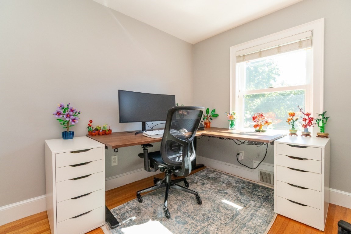30 Colonial Avenue Property Photo 16