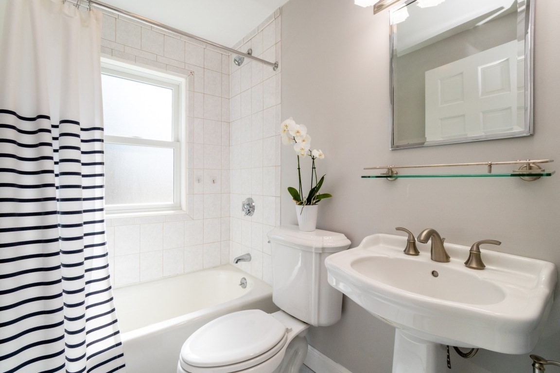 30 Colonial Avenue Property Photo 18