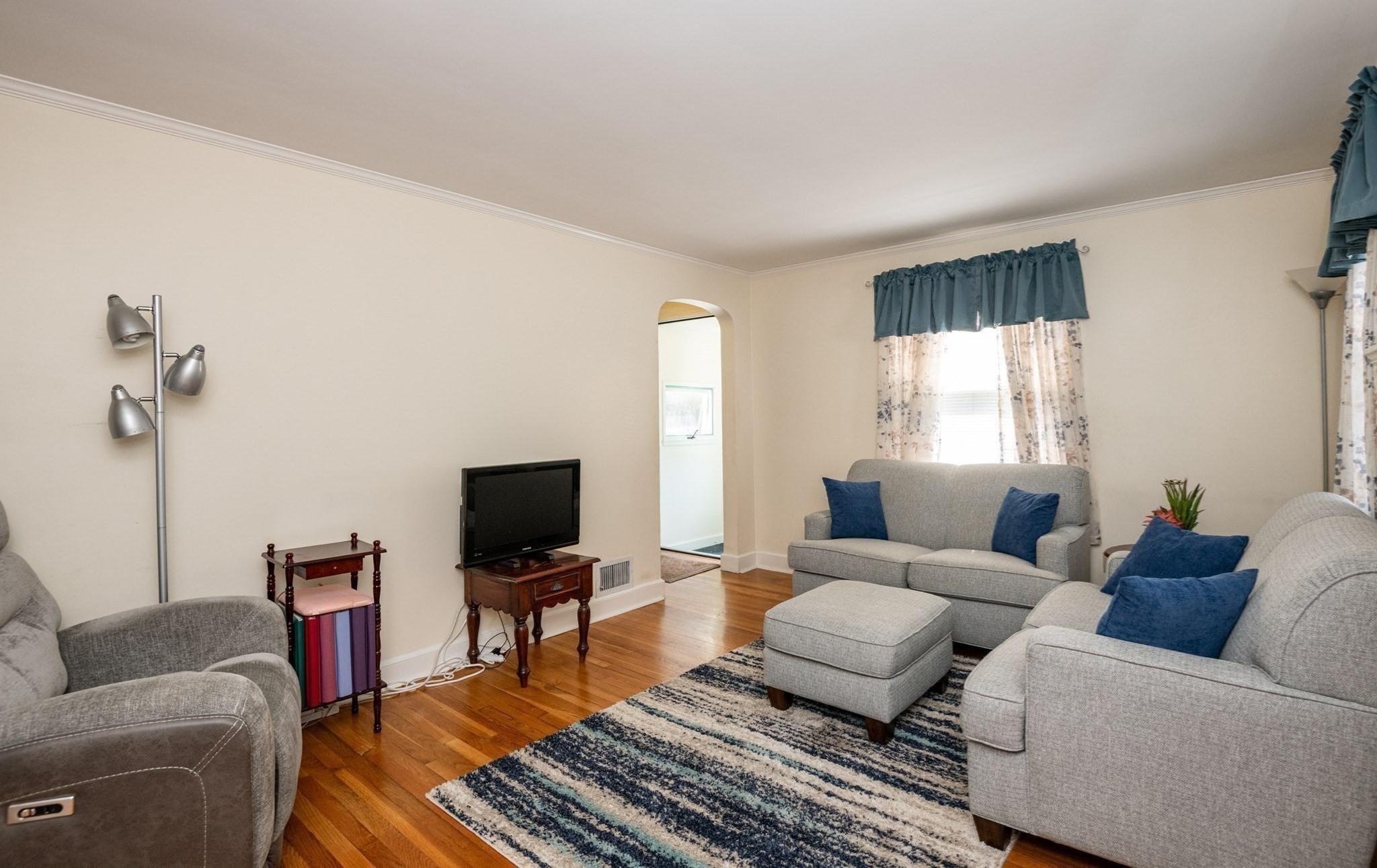 31 Eustis St. Property Photo 8