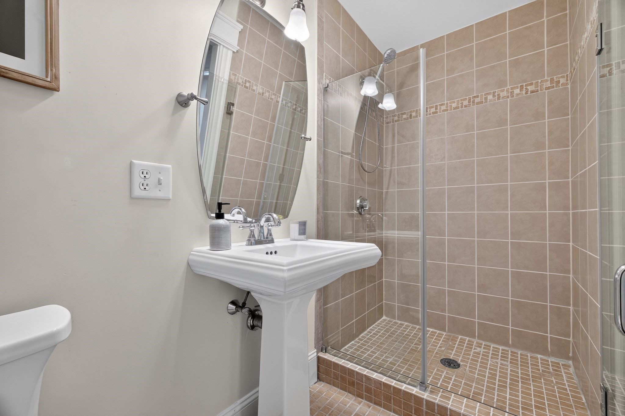 472 E 3rd St # 2 Property Photo 16