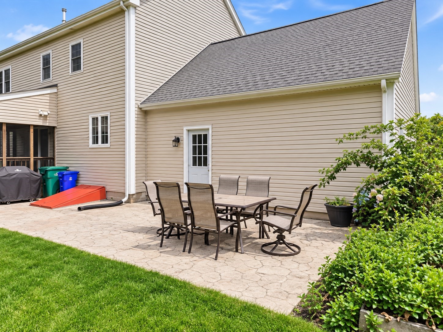 8 Erika Way Property Photo 6