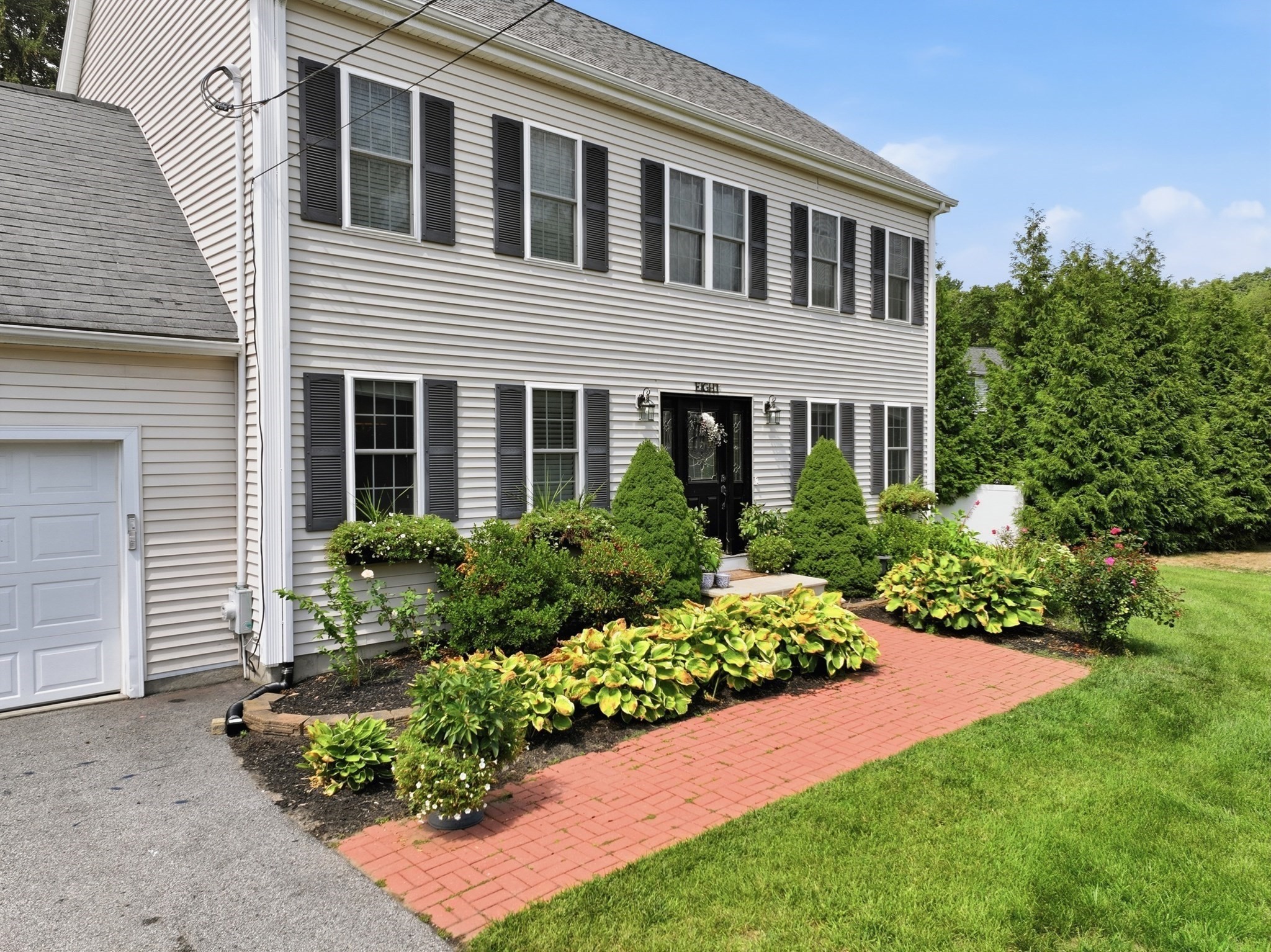 8 Erika Way Property Photo 12