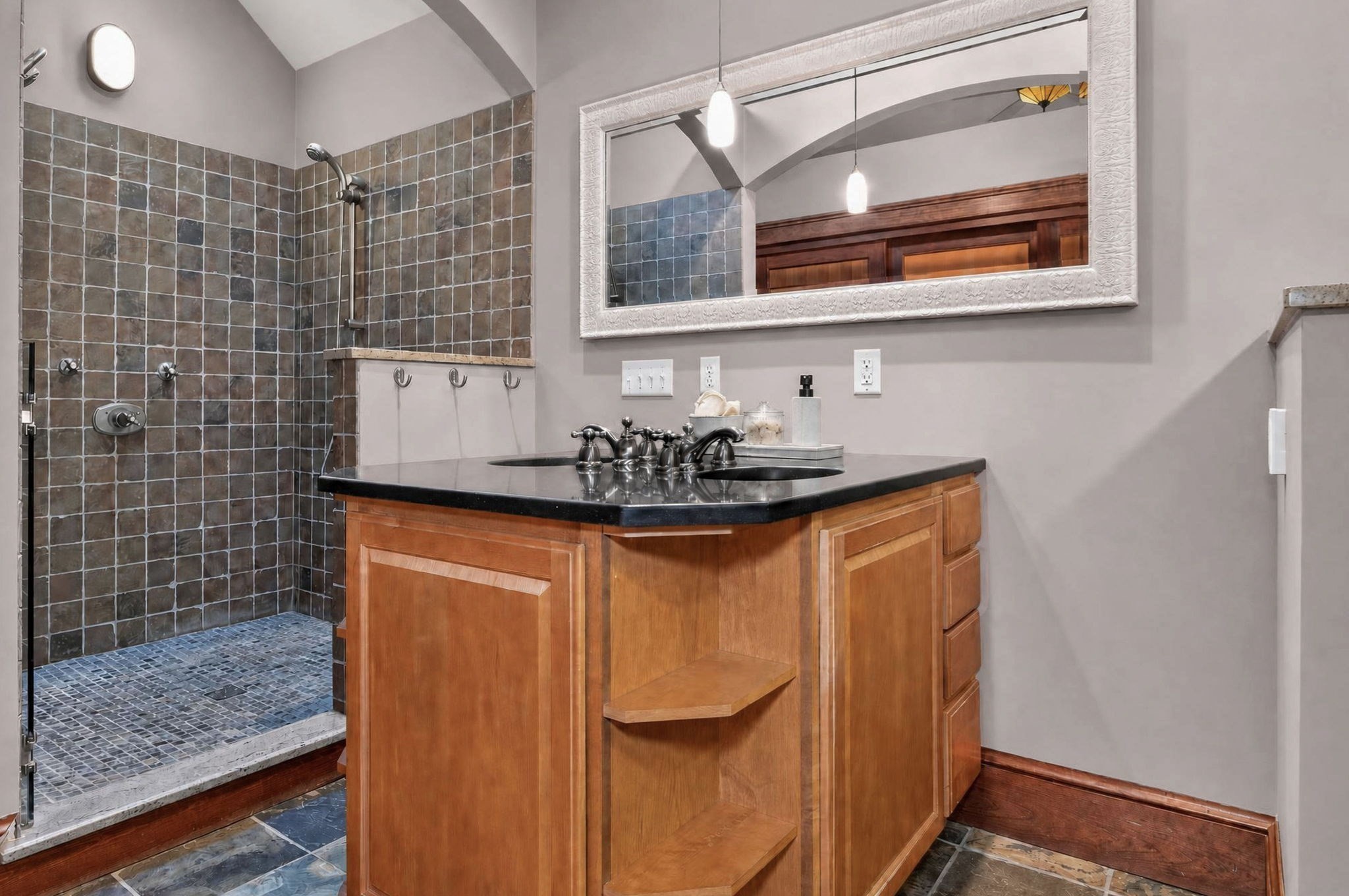 5 Rambler Rd Property Photo 15