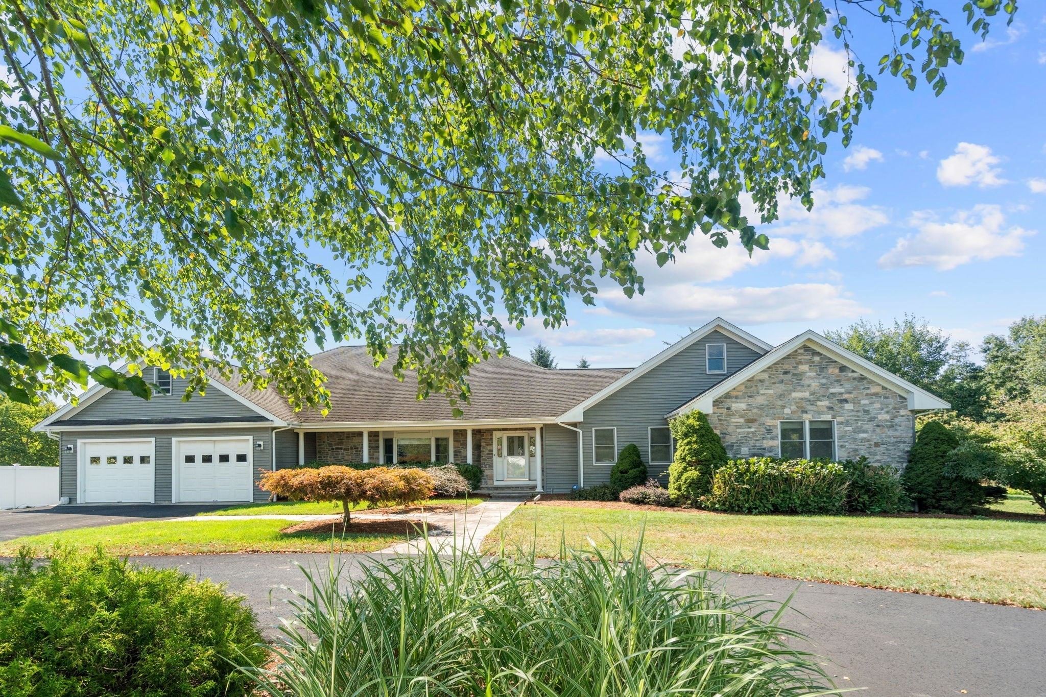 16 Sandy Pond Ln Property Photo 1