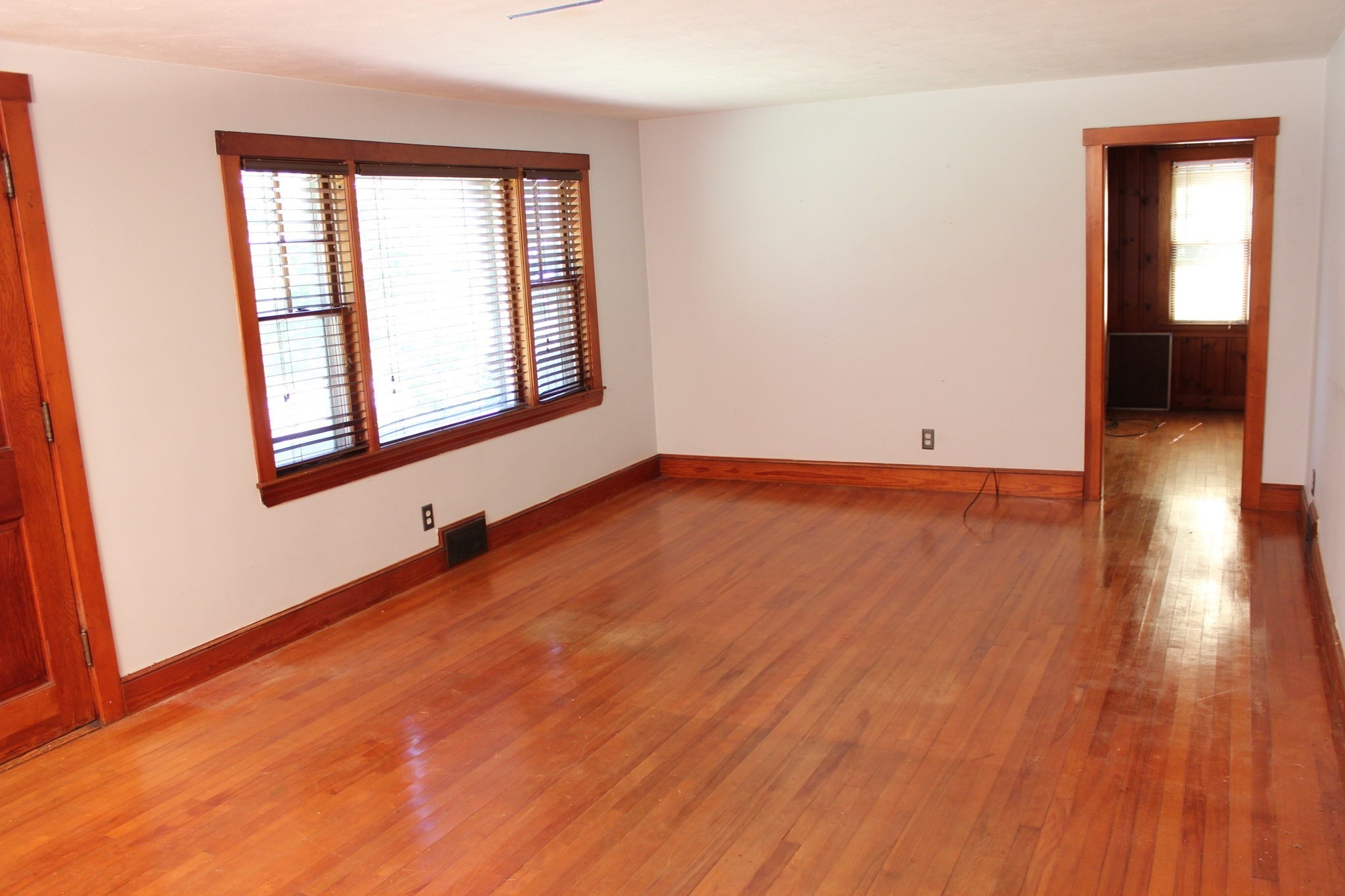 390 Worcester Rd Property Photo 2