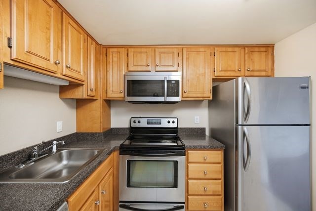 175 Quincy Shore Dr # B61 Property Photo 8
