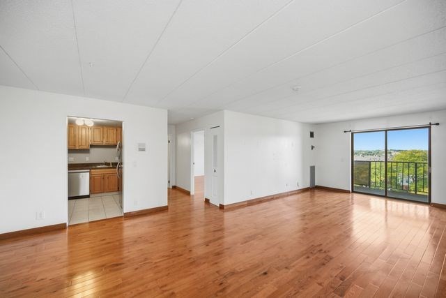 175 Quincy Shore Dr # B61 Property Photo 9