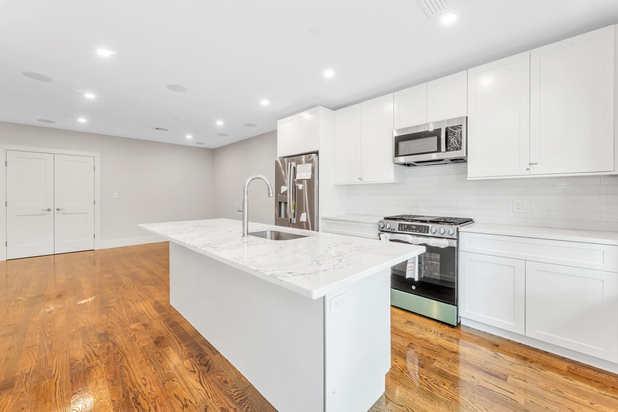 199 Havre St # 6 Property Photo 1