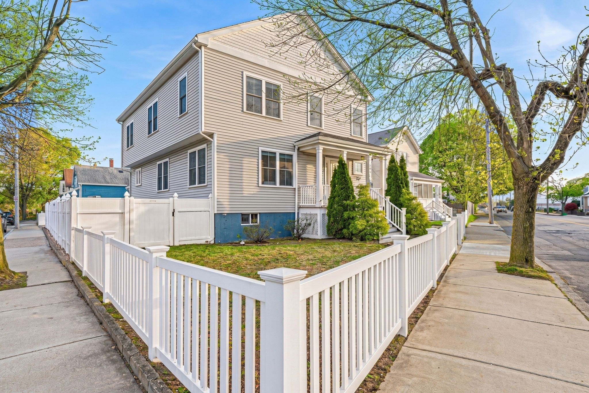 305 Lynn St Property Photo 1