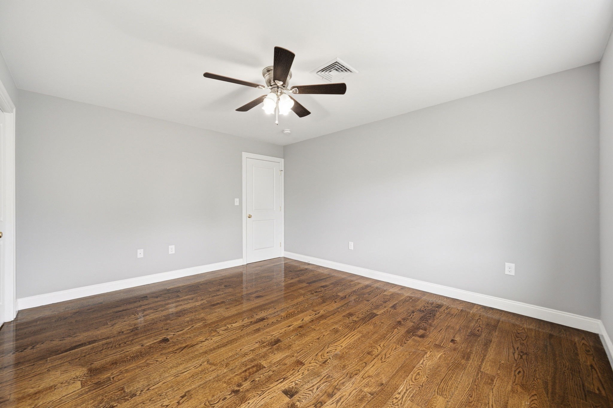 305 Lynn St Property Photo 22