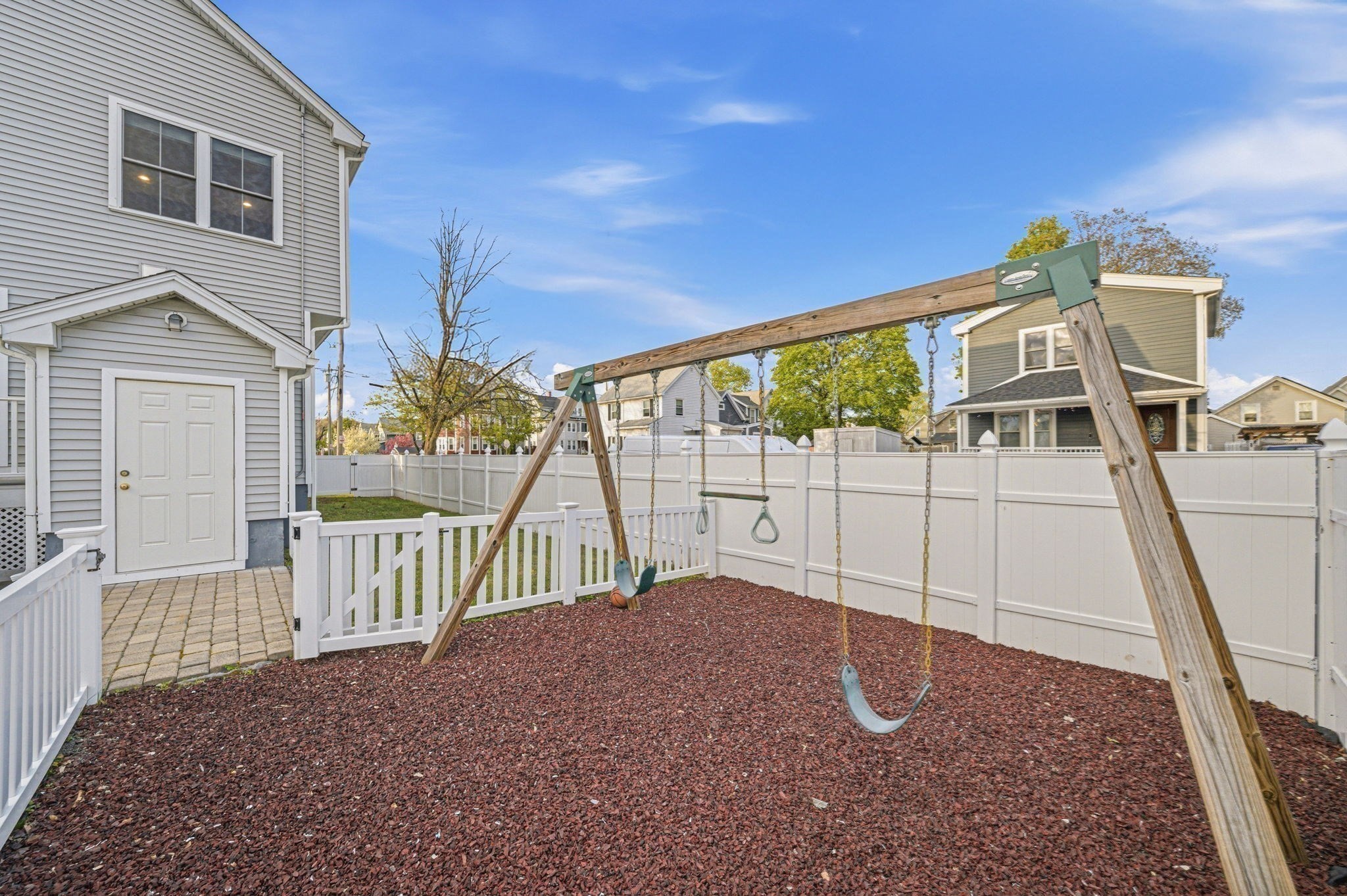 305 Lynn St Property Photo 38