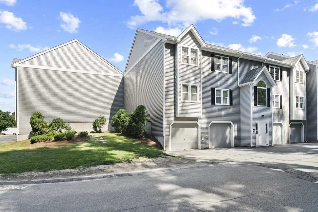 74 Tennis Plaza Road # 38 Property Photo 2