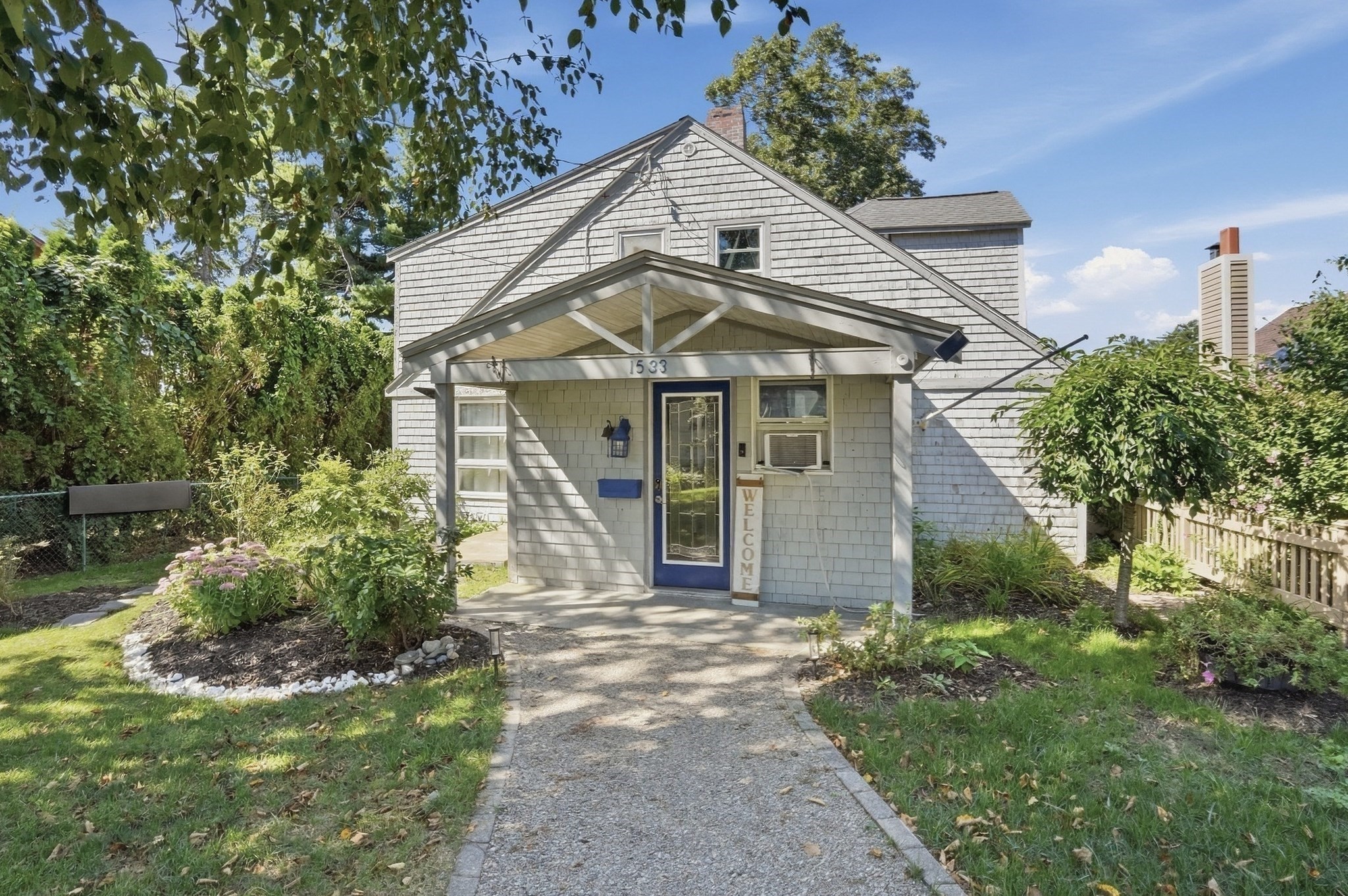 1533 Morton Avenue Property Photo 1