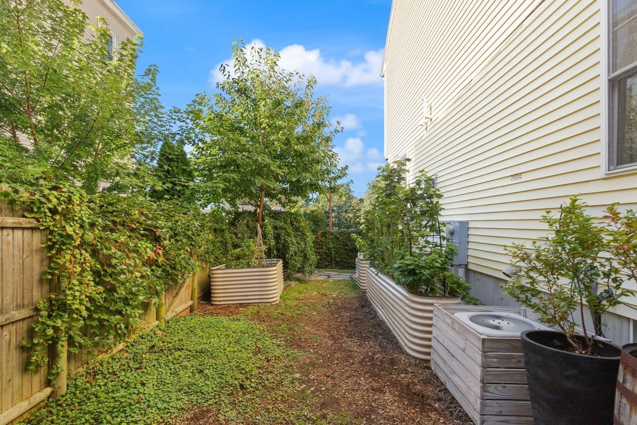 142 Bridge St # 2 Property Photo 16