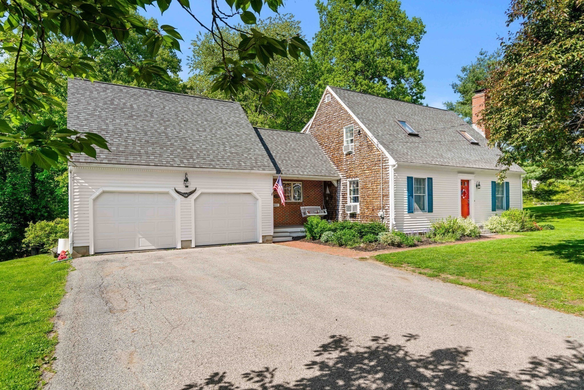 102 Elm St Property Photo 3