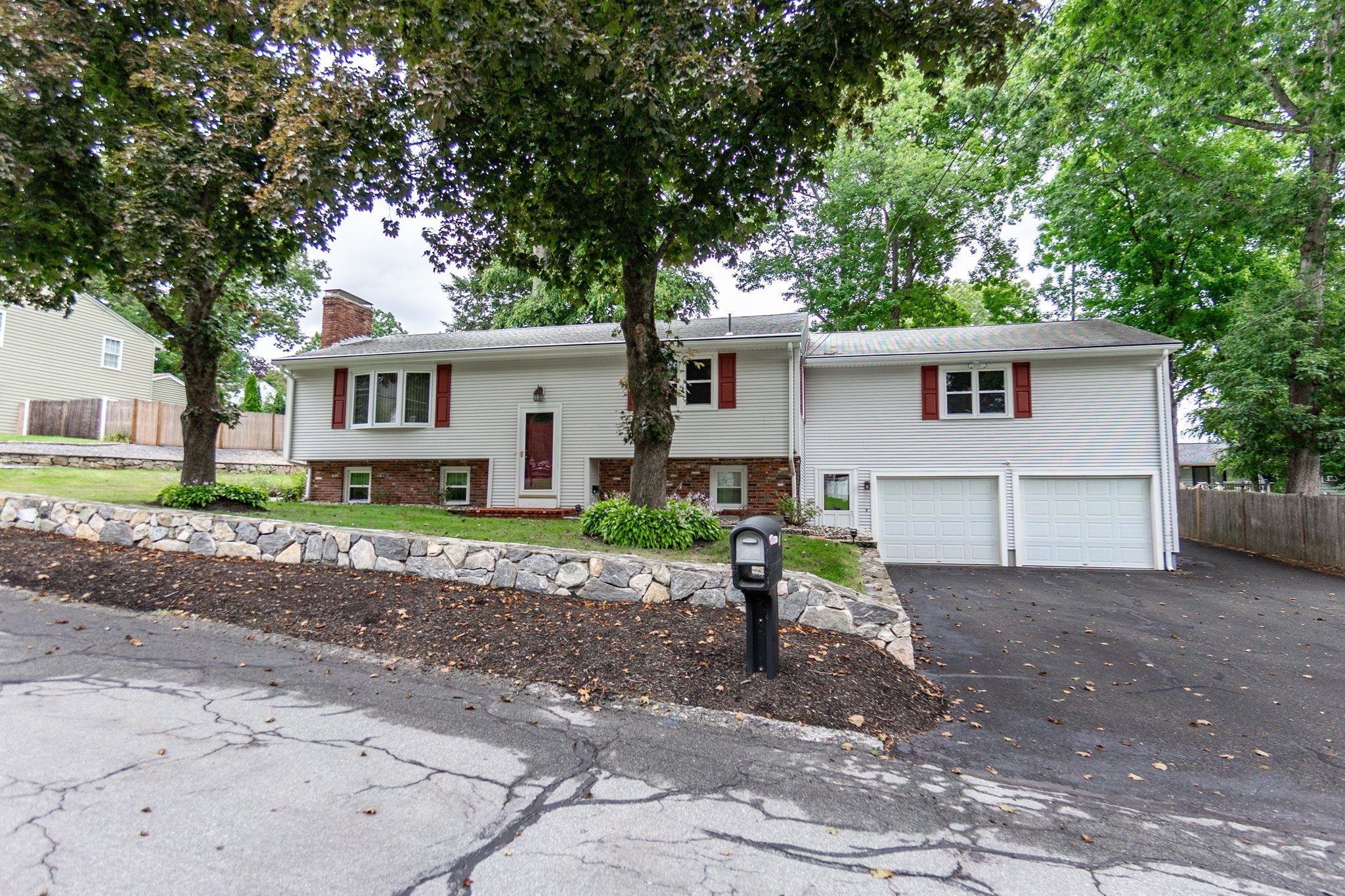 7 Stoney Brook Ln Property Photo 2