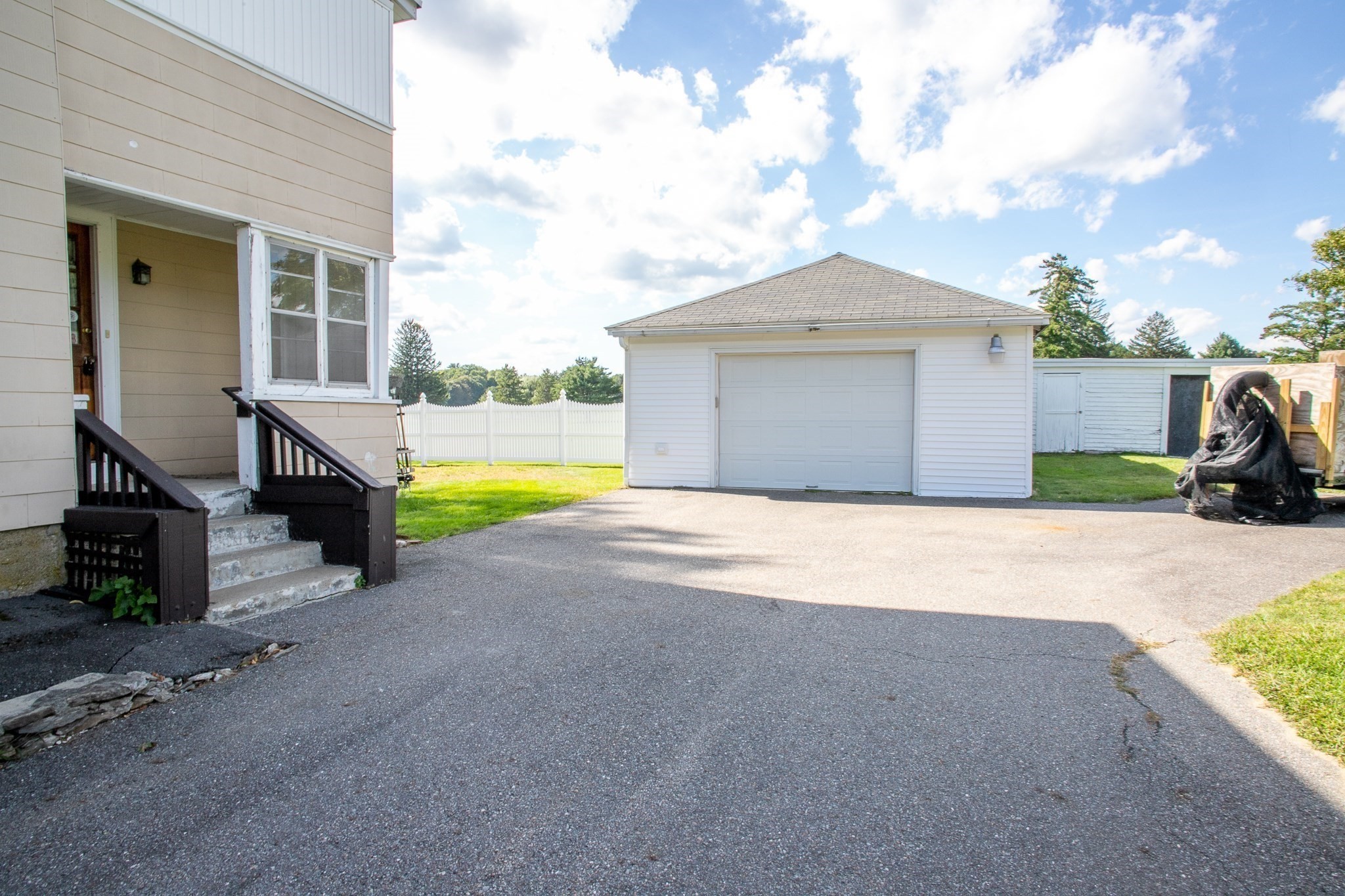 202 Pierce St Property Photo 8