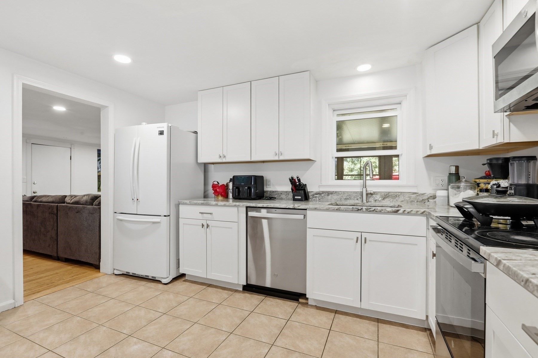19 Capitol St Property Photo 13