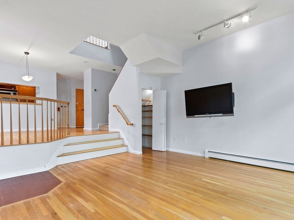 336 Harvard St. Property Photo 4