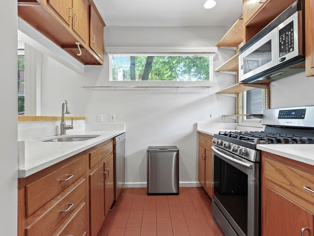 336 Harvard St. Property Photo 8