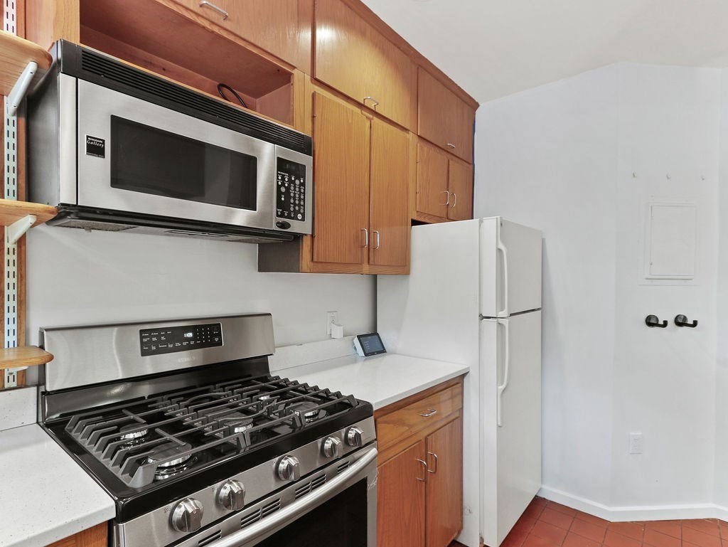 336 Harvard St. Property Photo 9