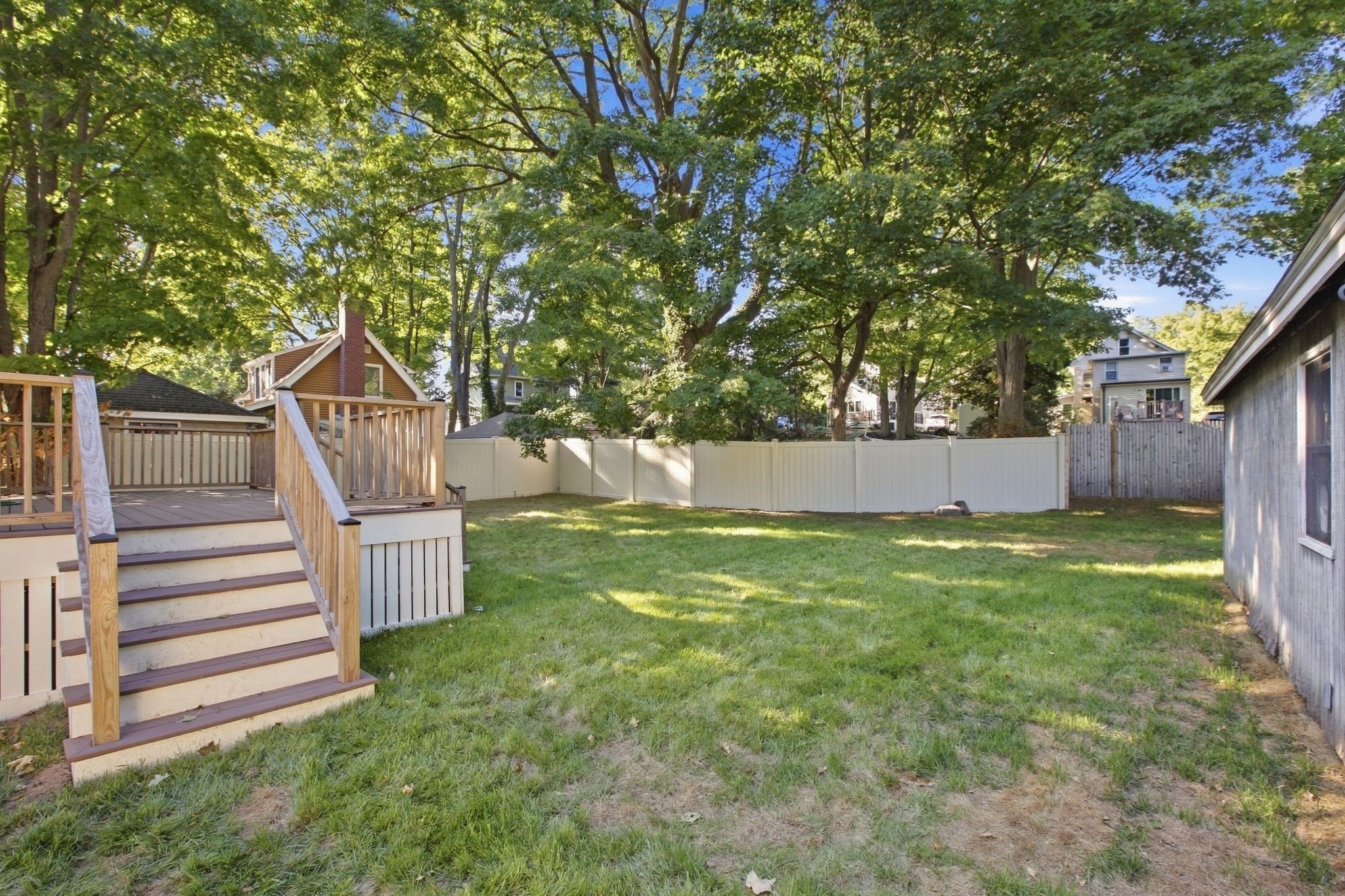 330 Haven St Property Photo 6