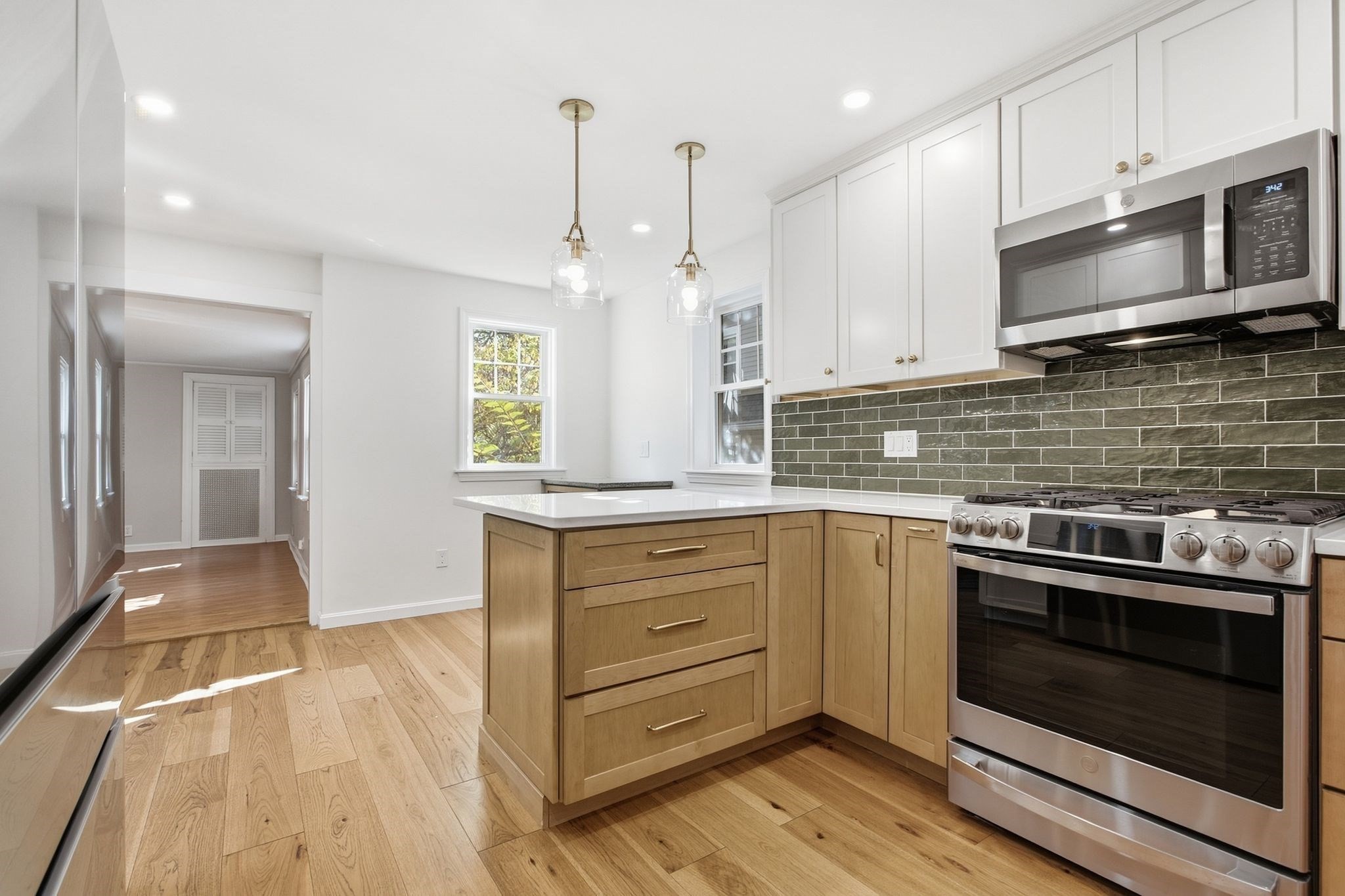 330 Haven St Property Photo 12