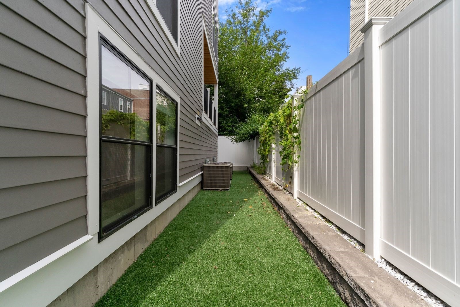 220 Bowen Street # 1 Property Photo 12