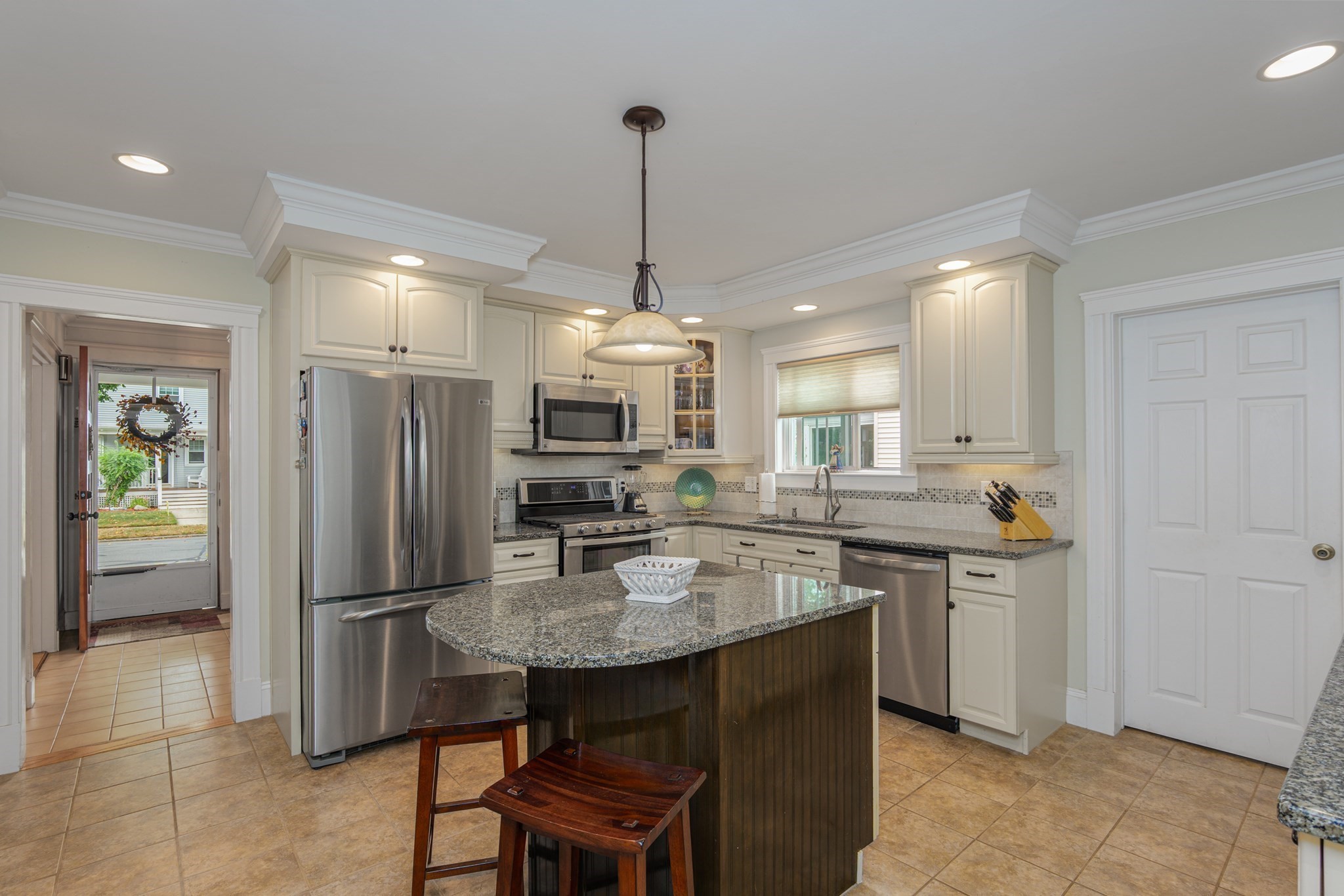 34 Fernwood Ave Property Photo 2