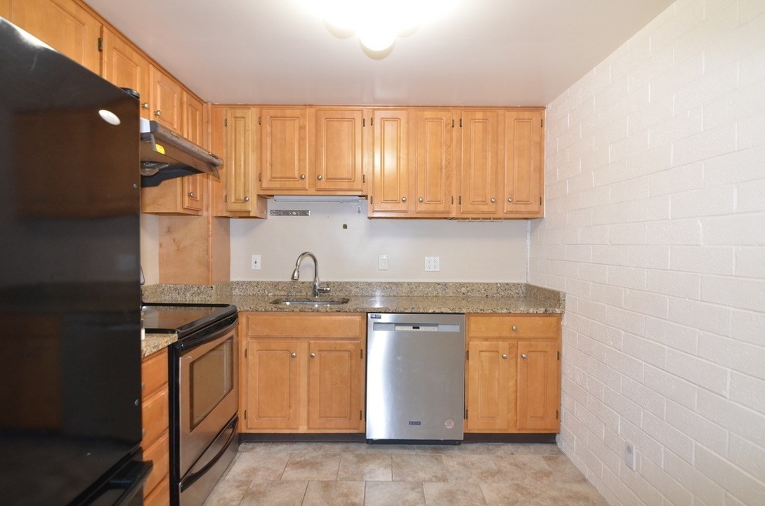 185 Quincy Shore Dr # 32 Property Photo 1