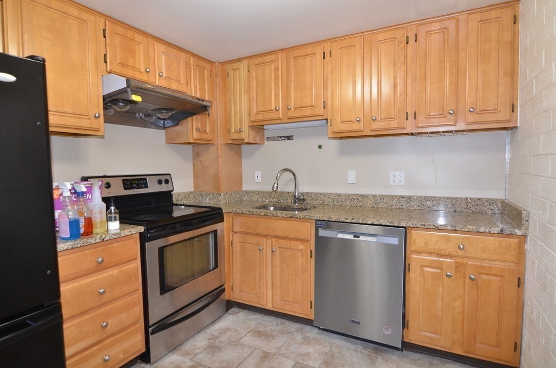 185 Quincy Shore Dr # 32 Property Photo 2