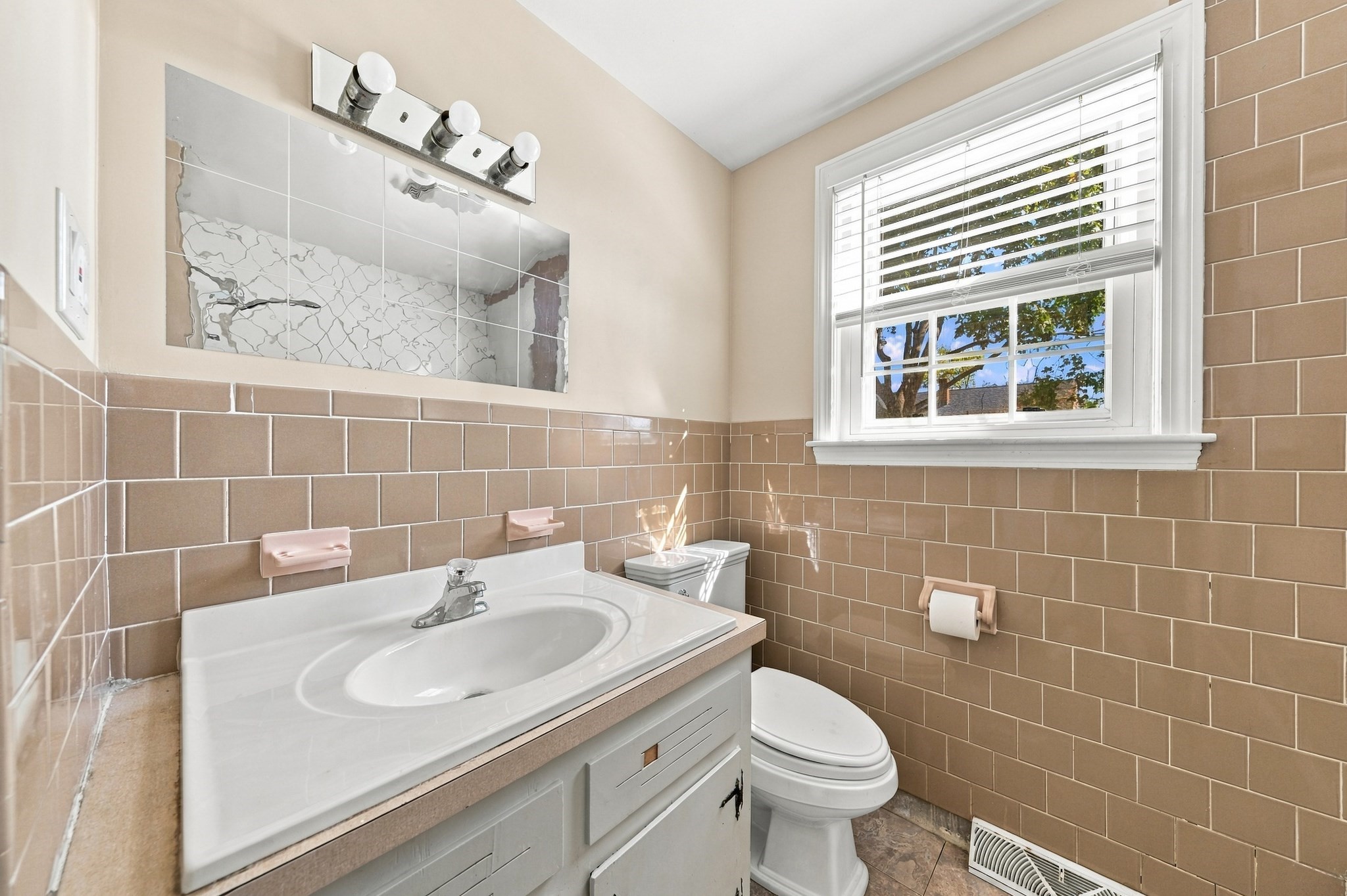 240 Irvington Property Photo 10