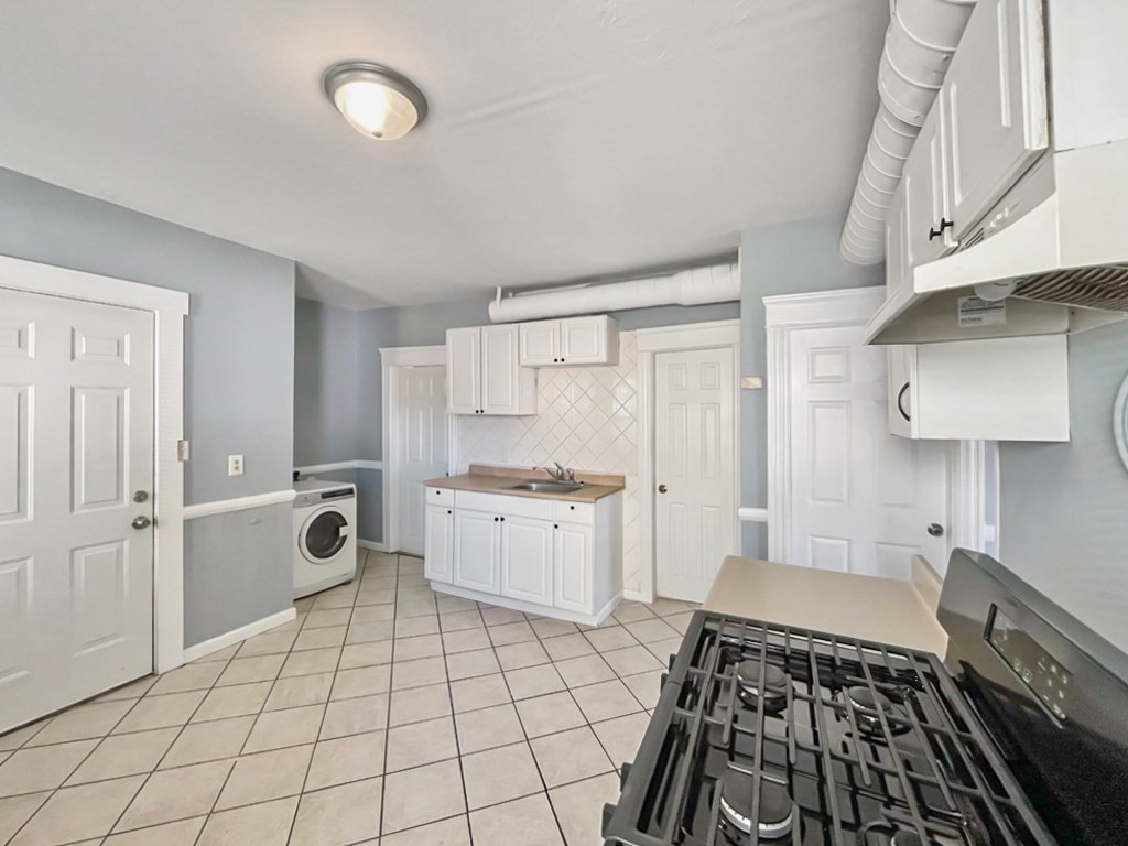49-1/2 Ellsworth St Property Photo 5
