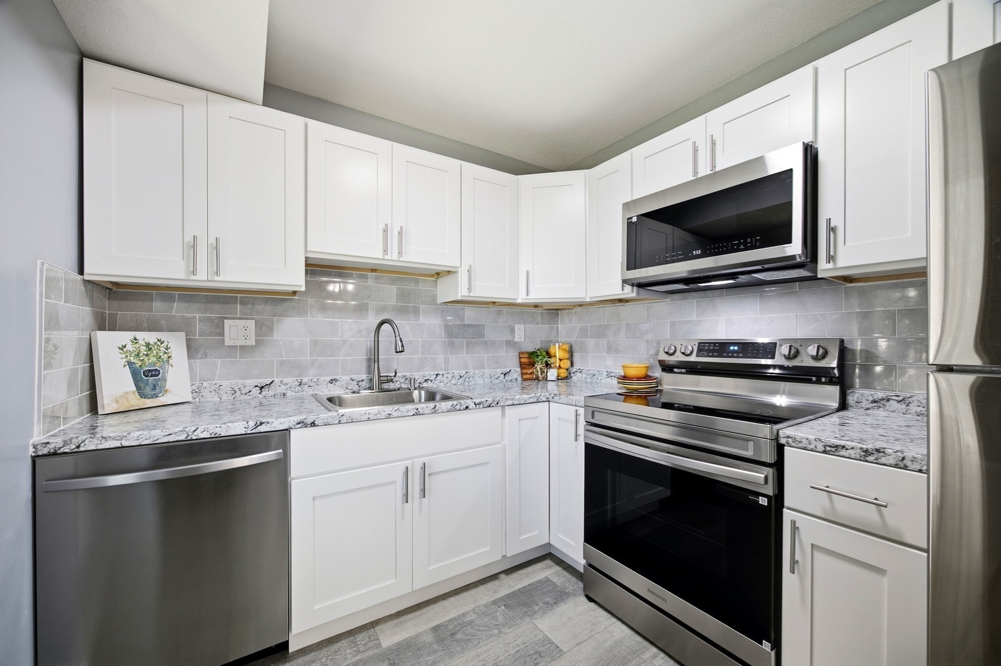 25 Nassau Dr # 25 Property Photo 1