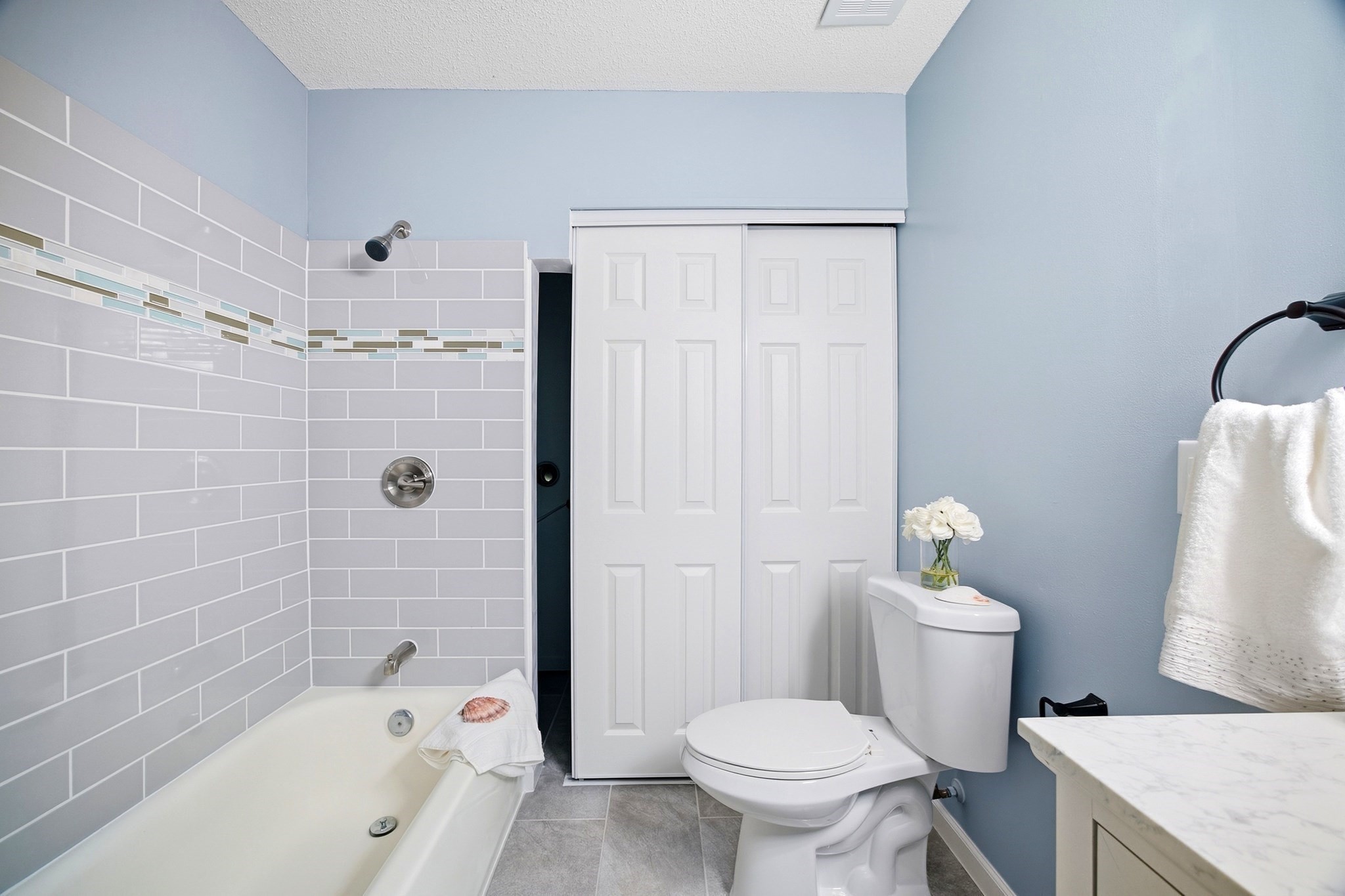 25 Nassau Dr # 25 Property Photo 8