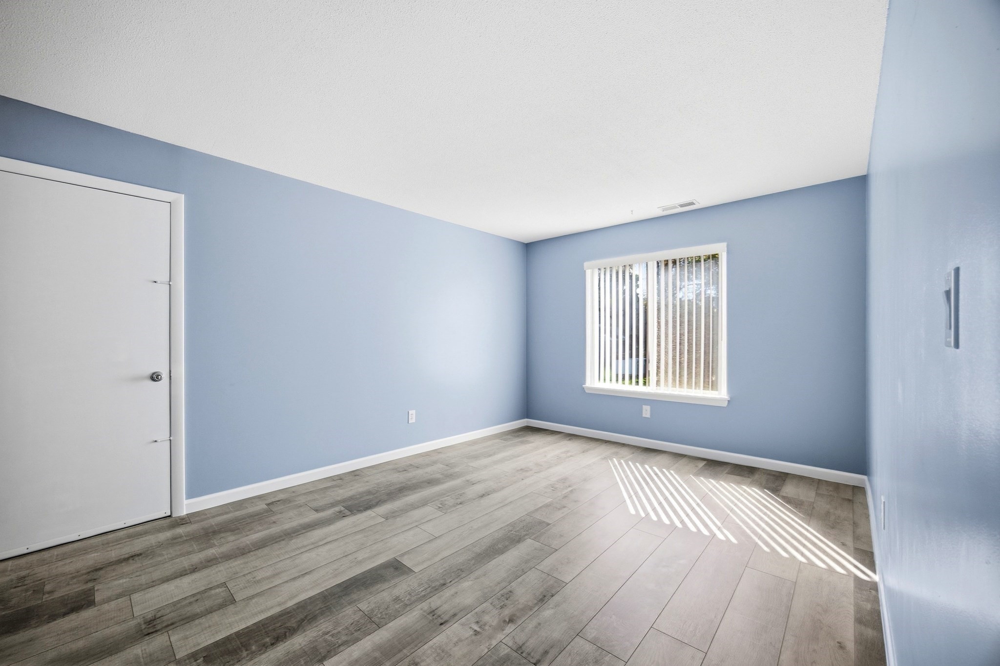 25 Nassau Dr # 25 Property Photo 17