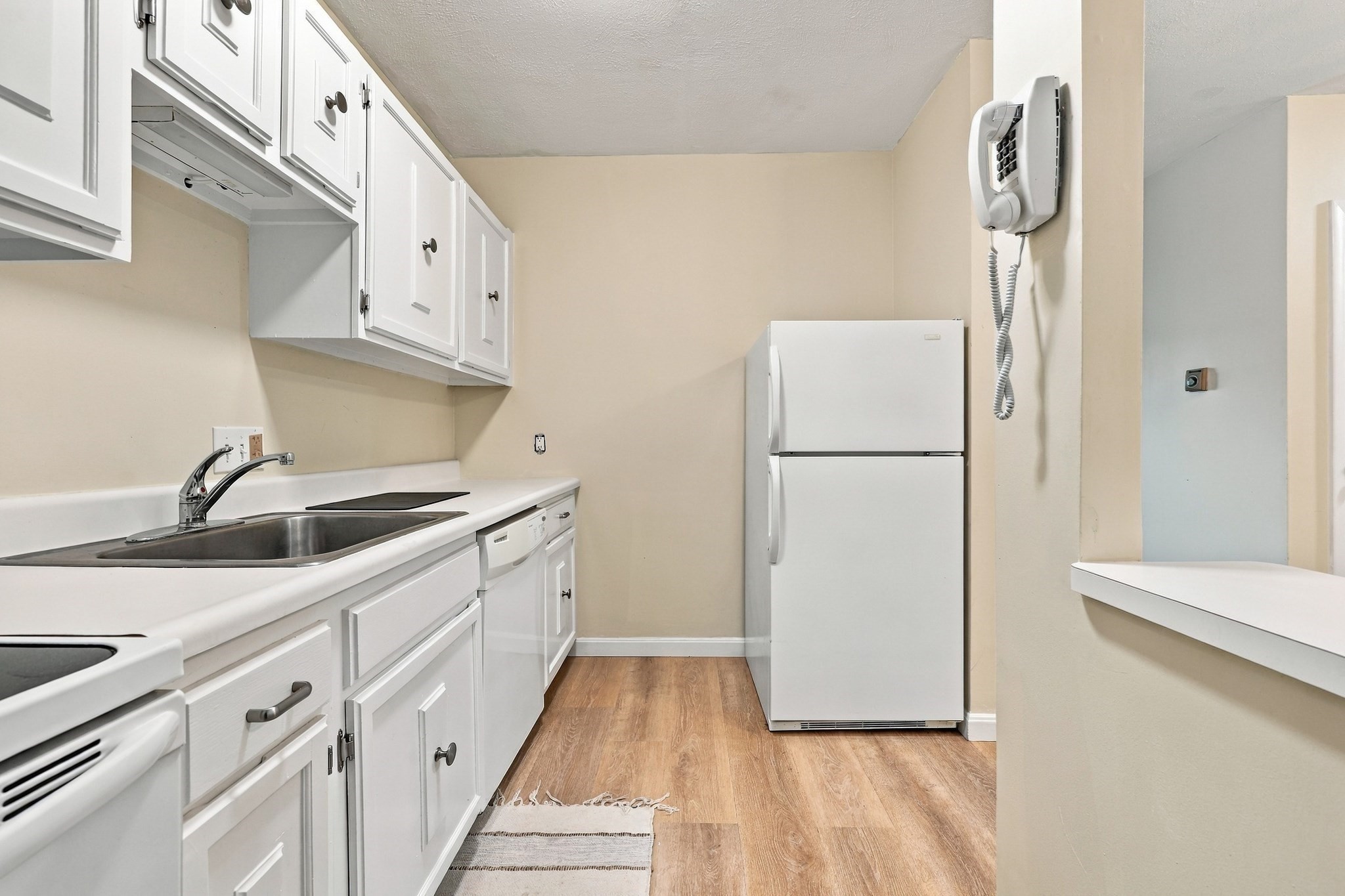 17 Davis Rd # A11 Property Photo 6