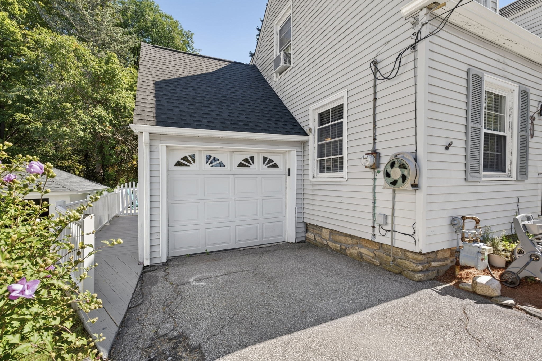 8 Lyndale Rd Property Photo 2