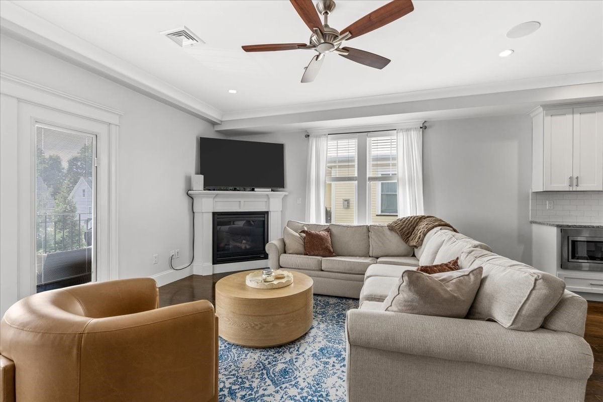 45 Coffey St # 6 Property Photo 3