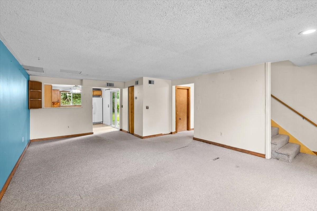 21 Surrey Ln # 21 Property Photo 4