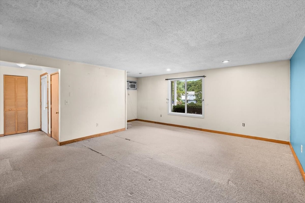 21 Surrey Ln # 21 Property Photo 5