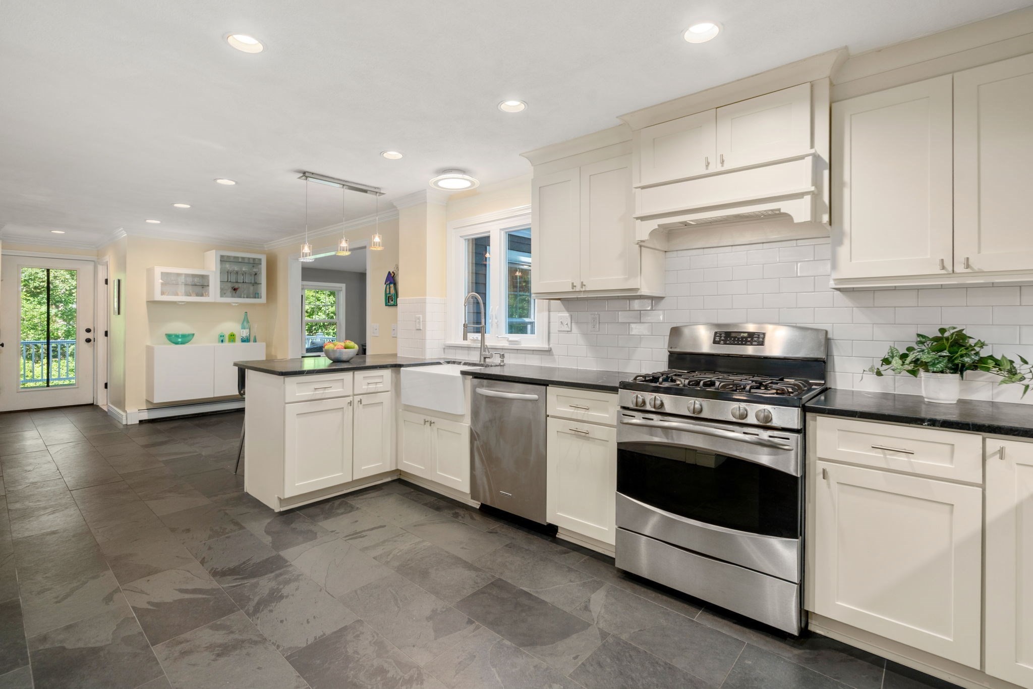 45 Woodmere Dr Property Photo 6